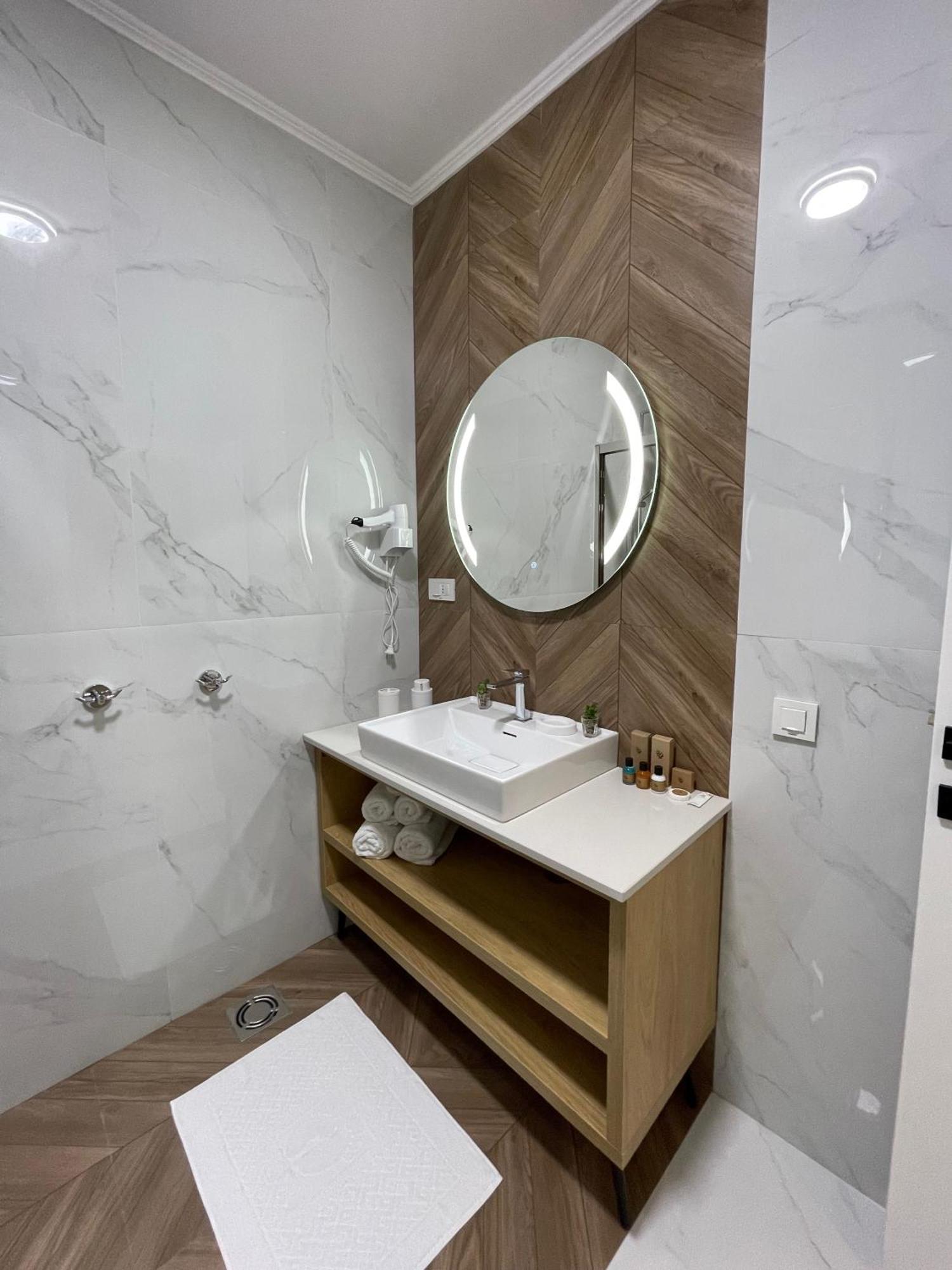 Hotel Maraj Ulcinj Buitenkant foto