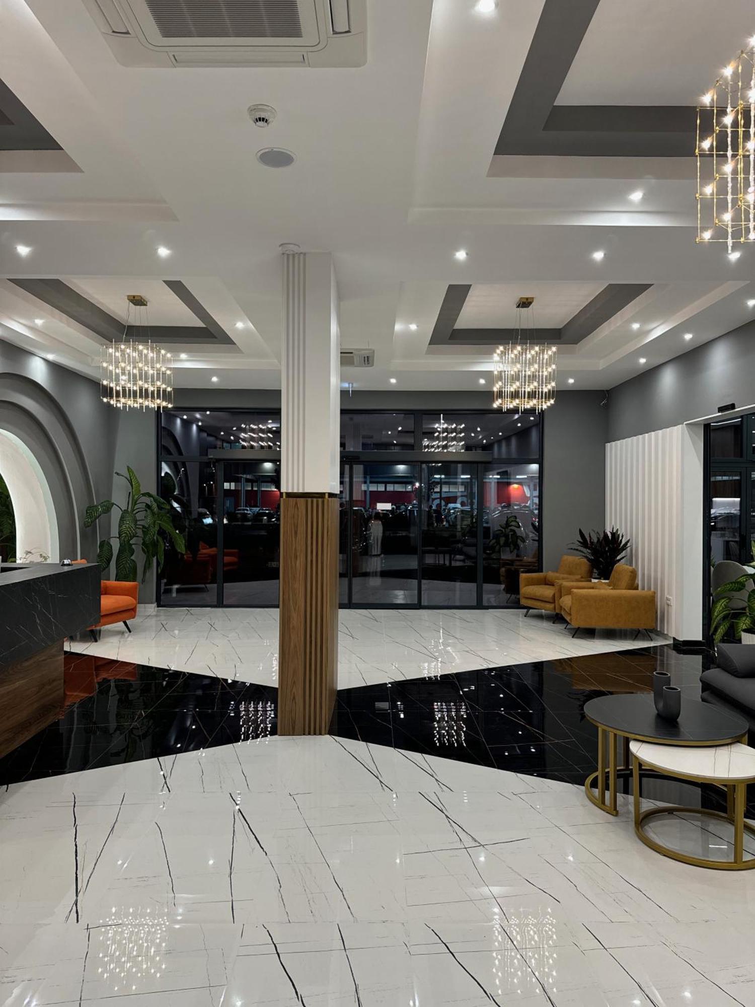 Hotel Maraj Ulcinj Buitenkant foto